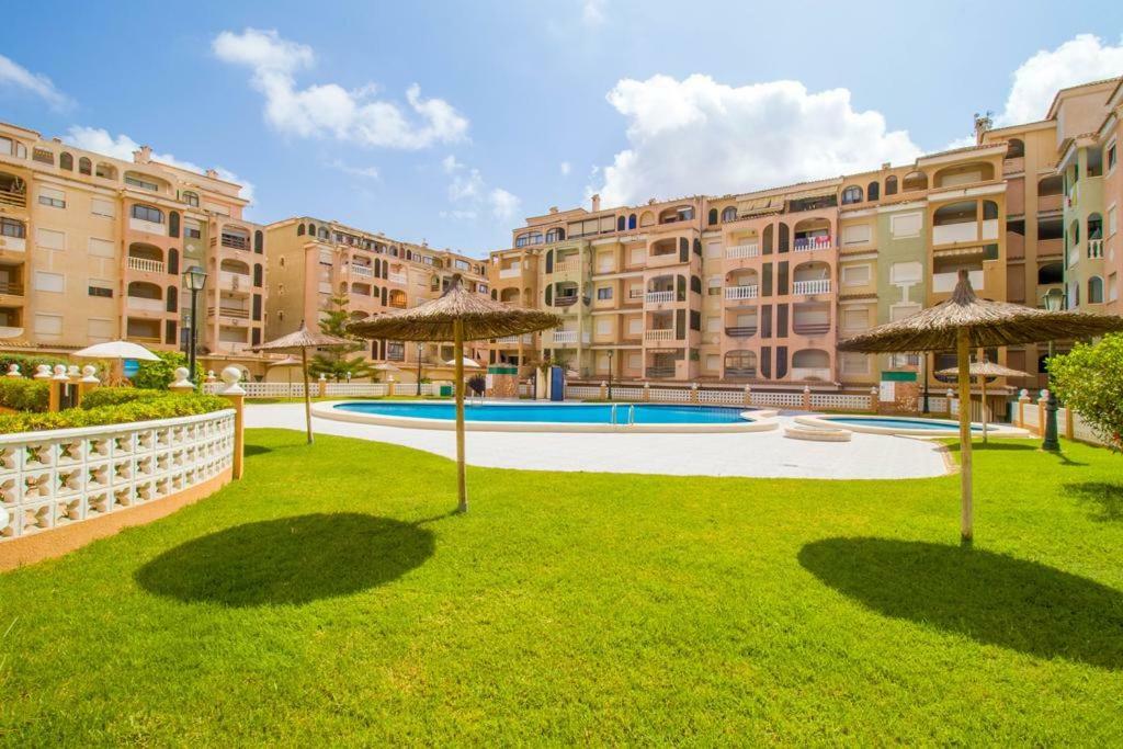 Apartment To Rent In Costa Blanca 托雷维耶哈 外观 照片