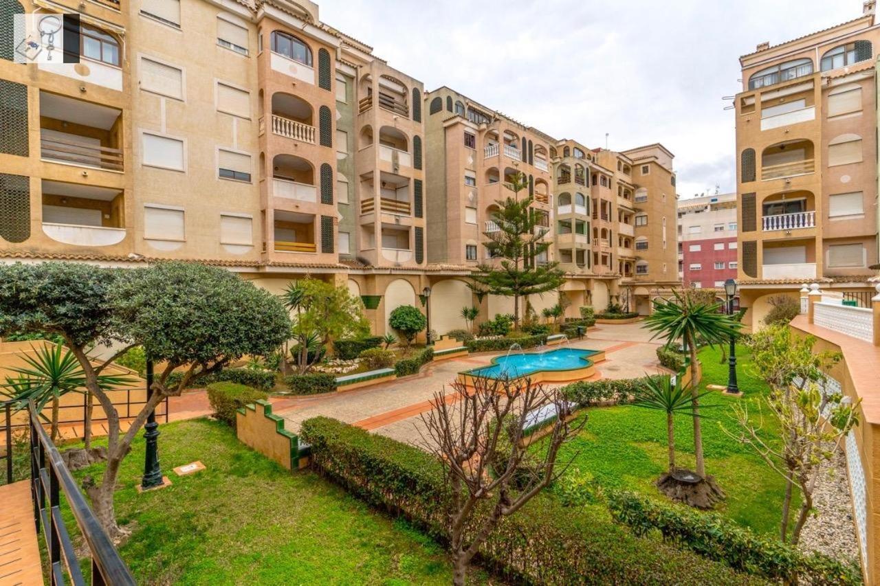 Apartment To Rent In Costa Blanca 托雷维耶哈 外观 照片